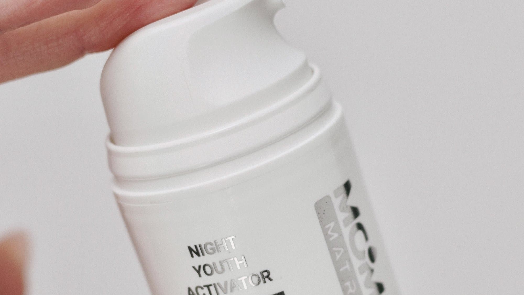 Крем-активатор Night Youth Activator MOMA MATRIX крупным планом